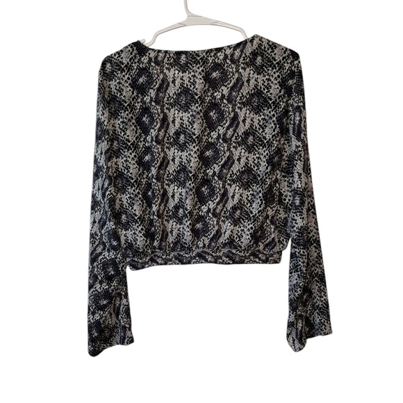 H&M SNAKE PRINT CROSS OVER BLOUSE - Picture 2 of 9